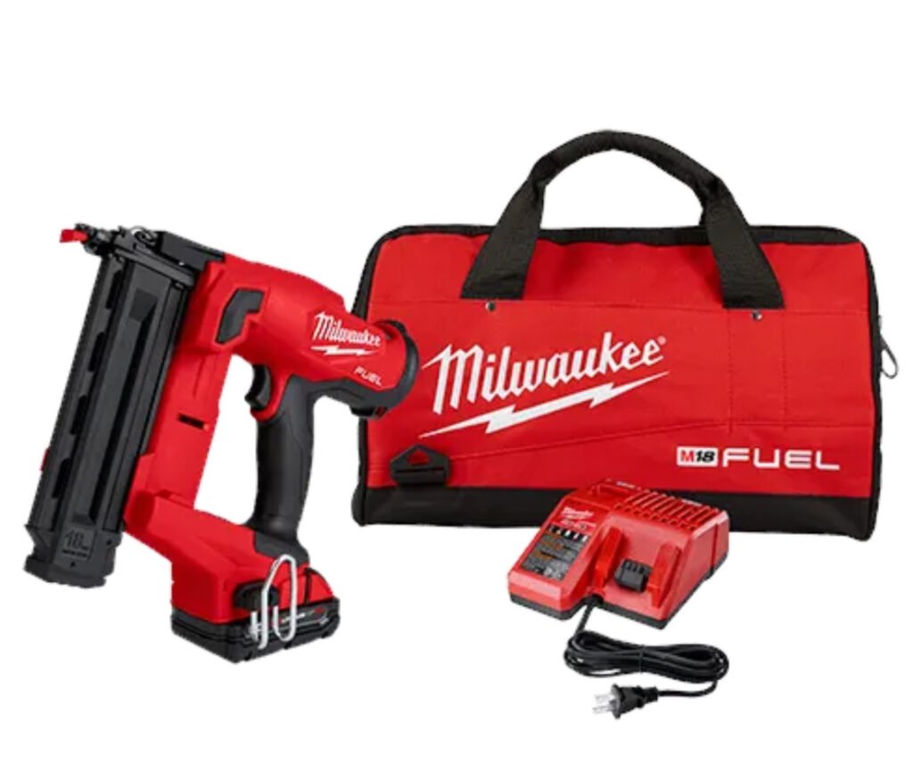 KIT DE CLAVADORA MILWAUKEE 2746 21CT - lowestools